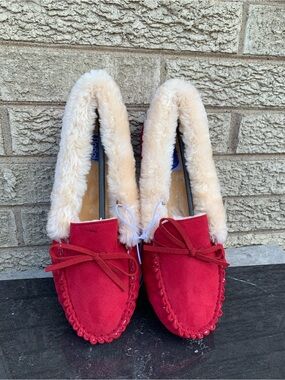 Floopi Women's Melani Moccasin Faux Suede Slippers size 9.